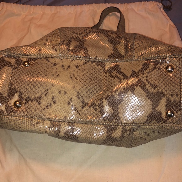 Micheal Kors snake skin print purse - Picture 2 of 6